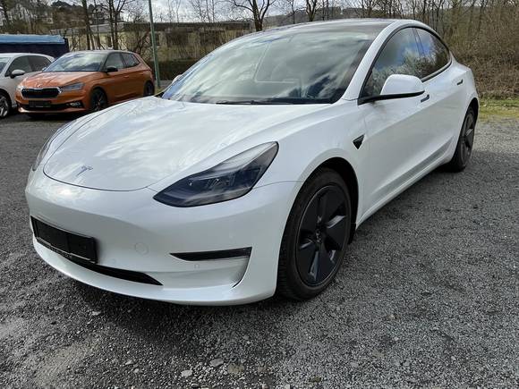 Skats no kreisās puses priekšā