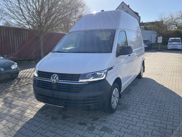 Skats no kreisās puses priekšā