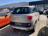 Skats no labās puses aizmugurē