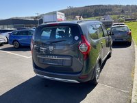 Skats no labās puses aizmugurē