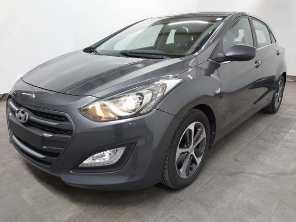 Skats no kreisās puses priekšā