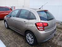 Pogled od pozadi levo