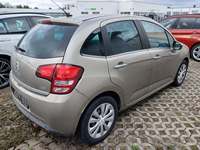 Pogled od pozadi desno