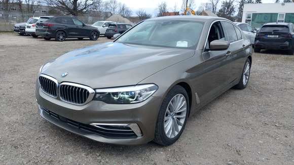 Pogled od napred levo