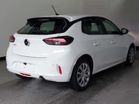 Skats no labās puses aizmugurē