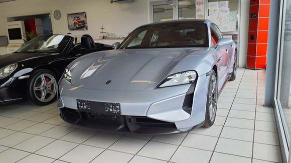 Pogled sprijeda lijevo