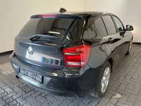 Skats no labās puses aizmugurē