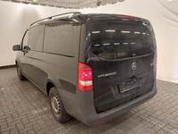 Vue de l’arrière gauche