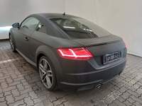 Vue de l’arrière gauche