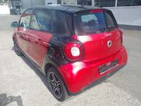 Skats no kreisās puses aizmugurē