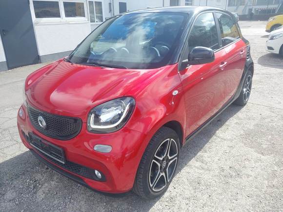 Skats no kreisās puses priekšā