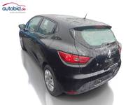 Skats no kreisās puses aizmugurē