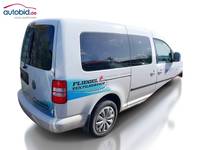 Skats no labās puses aizmugurē