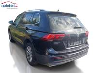 Skats no kreisās puses aizmugurē