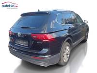 Skats no labās puses aizmugurē