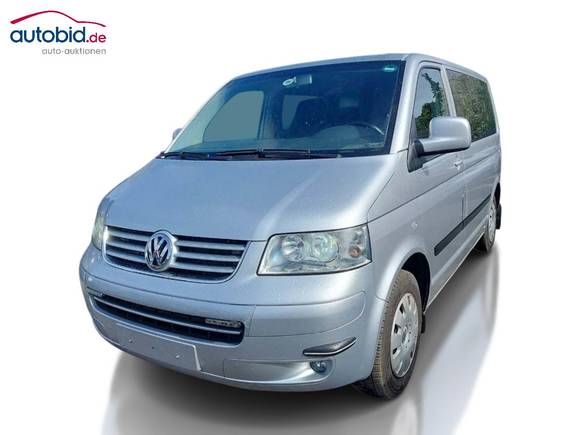 Skats no kreisās puses priekšā