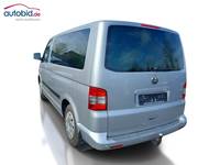 Skats no kreisās puses aizmugurē