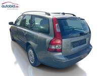 Skats no kreisās puses aizmugurē