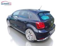 Skats no kreisās puses aizmugurē