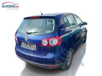 Skats no labās puses aizmugurē