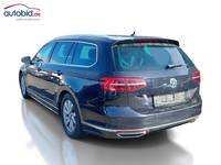 Skats no kreisās puses aizmugurē