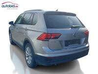 Skats no kreisās puses aizmugurē