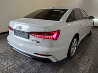 Pogled od pozadi desno