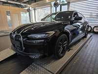 Pogled od napred levo