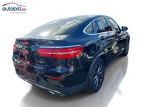 Skats no labās puses aizmugurē