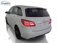 Vue de l’arrière gauche