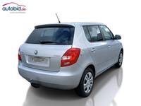 Skats no labās puses aizmugurē