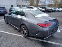 Skats no kreisās puses aizmugurē