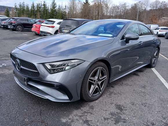 Skats no kreisās puses priekšā