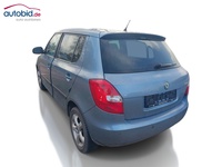 Skats no kreisās puses aizmugurē