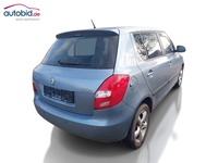 Skats no labās puses aizmugurē