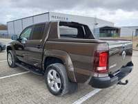 Skats no kreisās puses aizmugurē