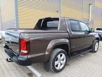 Skats no labās puses aizmugurē