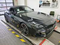 Skats no labās puses priekšā