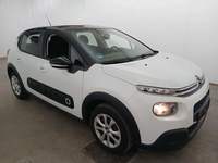 Skats no labās puses priekšā