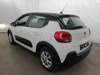 Skats no kreisās puses aizmugurē