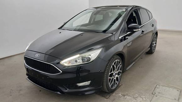 Skats no kreisās puses priekšā