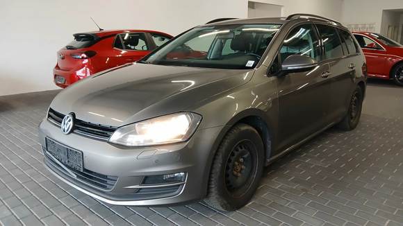 Skats no kreisās puses priekšā