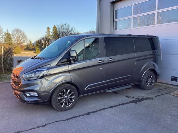 Pogled od napred levo