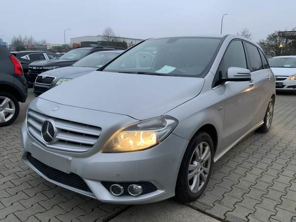 Pogled od napred levo