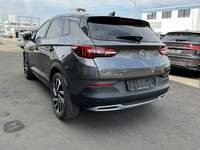 Pogled od pozadi levo