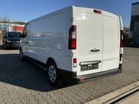 Pogled od pozadi levo