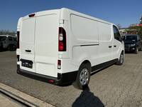 Pogled od pozadi desno