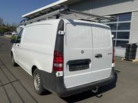 Pogled od pozadi levo