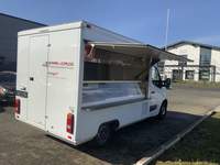 Pogled od pozadi desno