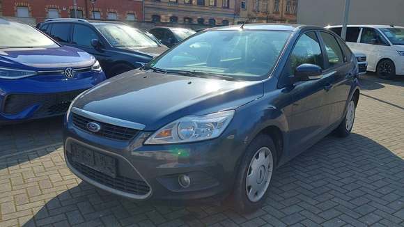 Skats no kreisās puses priekšā